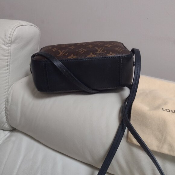 Beautiful and Rare Louis Vuitton Saintonge Noir Camera bag✨ - Picture 9 of 16